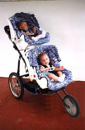 जुड़वा बच्चों के लिए बेबी गाड़ी: गुण और कमजोरियां