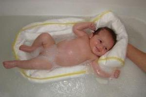 शिशुओं के लिए तैरना उनके स्वास्थ्य और सामंजस्यपूर्ण परवरिश की गारंटी है