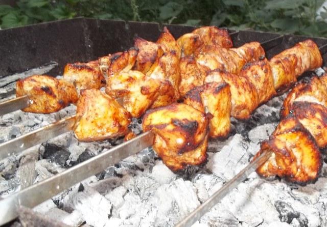 रसदार पोर्क शिश कबाब: सही अखरोट का चयन
