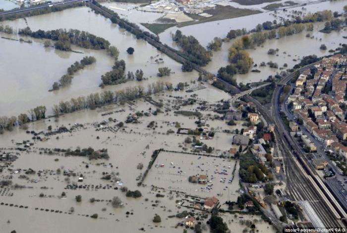 इटली में बाढ़ सबसे भयानक प्राकृतिक आपदाएं