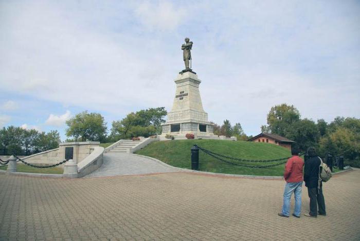 खाबरोवस्क में मुराविओव-अमूर का स्मारक: स्थापना, विध्वंस और वापसी