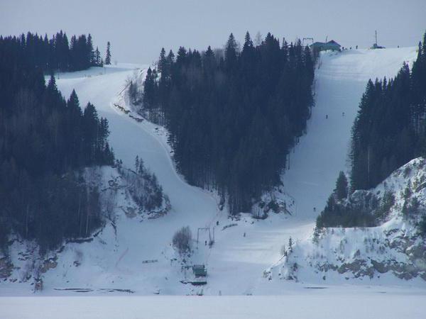 माउंटेन स्कीइंग बेस 