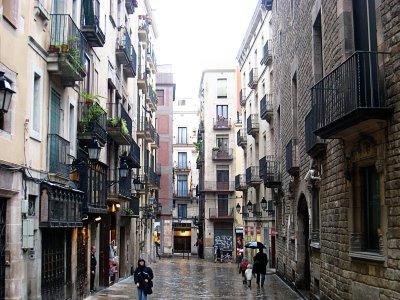 बार्सिलोना में गोथिक क्वार्टर के आसपास देख रहे हैं